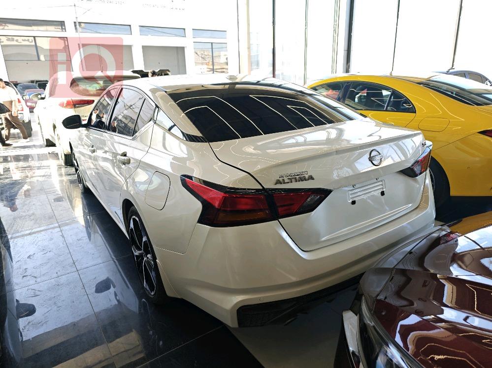 نيسان ألتيما